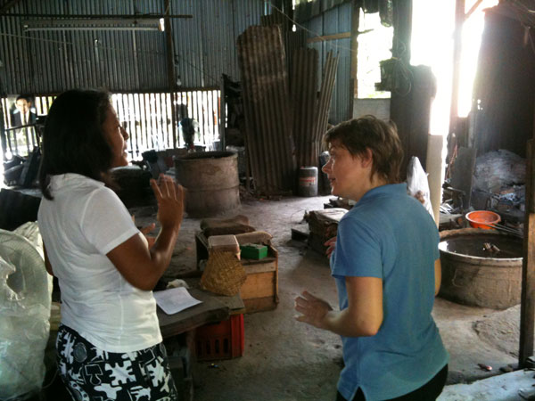 Khun Metha talking with Lenka.